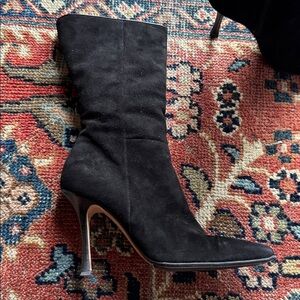 Vintage amazing condition Manolo Blahnik Black suede fur lined high heel Boots